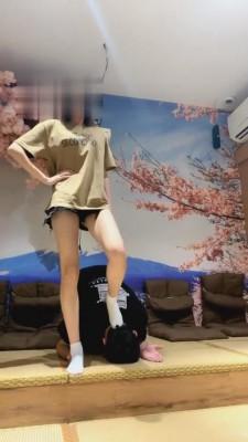 【丞丞】私人影院白袜崇拜 bf2572