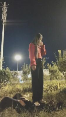 【猫神大人】精神小妹户外虐路人 bf2571