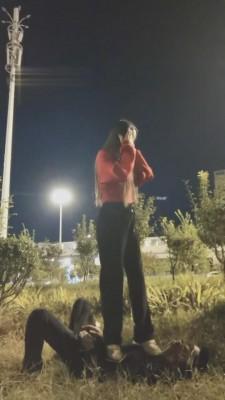 【猫神大人】精神小妹户外虐路人 bf2571