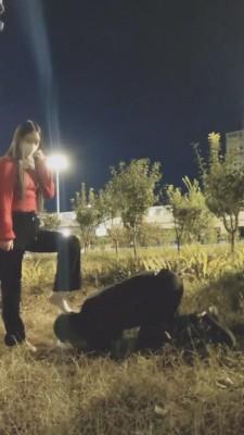 【猫神大人】精神小妹户外虐路人 bf2571