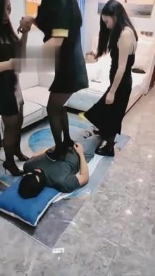 【采淇S】3S-带素人美女入圈-重度踩踏 bf2752