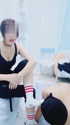 【溢香大大】倒灌玉足圣水-白棉袜深喉 bf2785