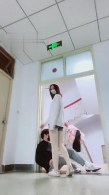 【小劳拉】学校楼梯间重度踹司机 bf2698