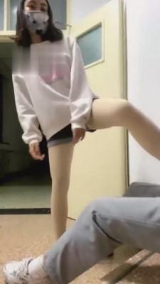 【小劳拉】学校楼梯间重度踹司机 bf2698