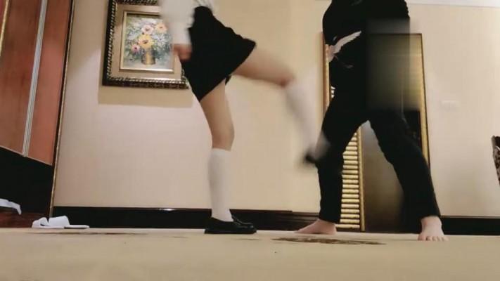 【维妮】踢裆-踩踏-极限深喉挑战 bf2731