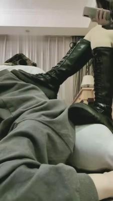 【岁岁殿下】精神小妹长靴肉丝虐 bf2789