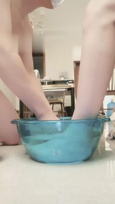 【元芷】奶狗裸足舔的好-奖励踩踏 bf2762