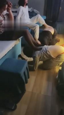 【糖糖】技师喂客人喝圣水 bf3309