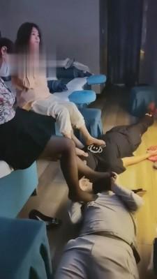 【糖糖】技师喂客人喝圣水 bf3309