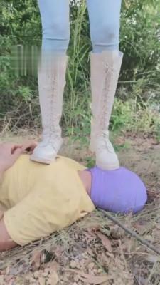 【暴力美学】白靴骑脖子-长靴深喉脚耳光 bf3216