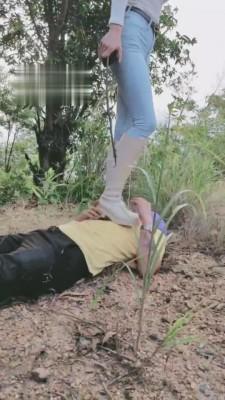 【暴力美学】白靴骑脖子-长靴深喉脚耳光 bf3216