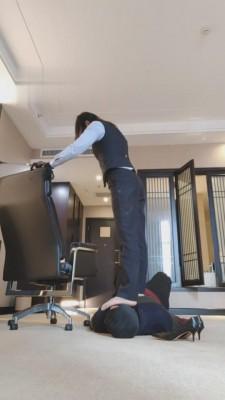 【芒果】转胯-闻裆-骑马-骑脖子 bf3286