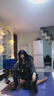 【叶子天津】皮裤皮靴深夜虐狗 bf2858