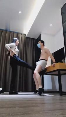 【梓晨】被主人狂暴踢裆350下 bf2839