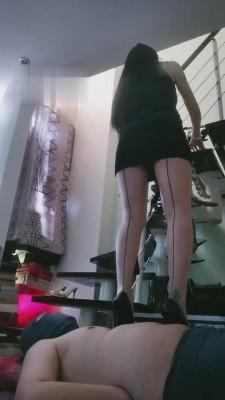 【叶子天津】高跟鞋全体重踩踏-跳踩 bf3092