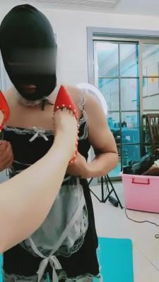 【思思】家奴来清洁主人的一堆高跟鞋和带泥巴的鞋底 bf2956