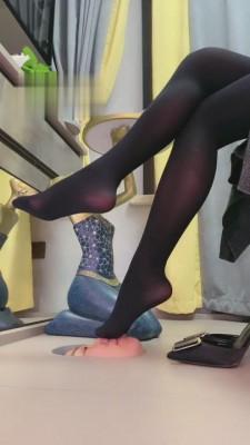 【歌迪丝】三婶吃鞋底-无底线超贱 bf3102