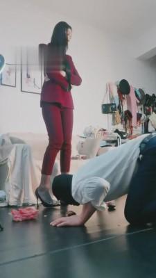 【微希】女Boss调教男下属强迫吃圣水泡面 bf2954