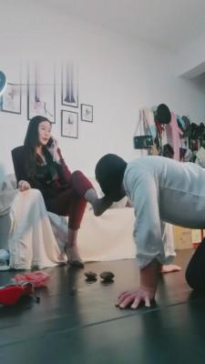 【微希】女Boss调教男下属强迫吃圣水泡面 bf2954