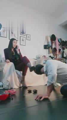 【微希】女Boss调教男下属强迫吃圣水泡面 bf2954