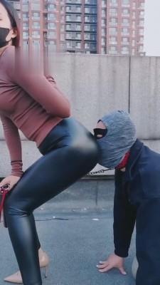 【若依】户外-天台撒尿给姐夫喝 bf3008