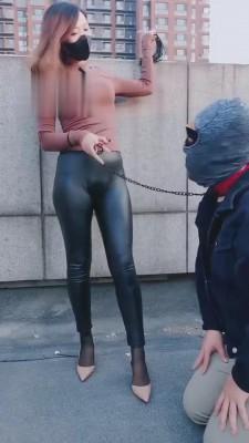 【若依】户外-天台撒尿给姐夫喝 bf3008