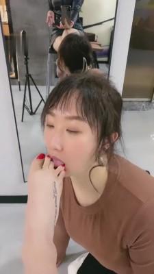 【歌迪丝】三婶下班就在镜子前犯贱 bf3057