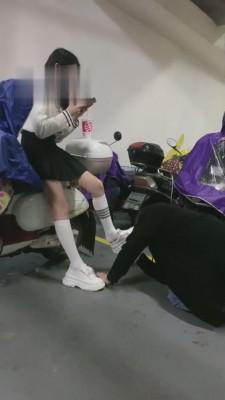 【仔仔萌萌哒】校园女神车库羞辱双狗 bf3329