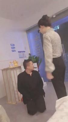 【滔滔】暴力场-被妈妈拿数据线抽 bf3088