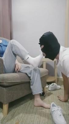 【晨希】运动后原味白袜脏鞋羞辱狗 bf3189