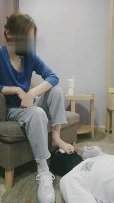 【晨希】运动后原味白袜脏鞋羞辱狗 bf3189