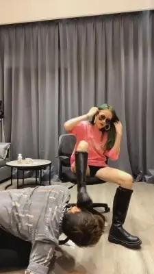 【弯弯小阿姨】大皮靴伺候-香蕉喂食-酸奶保养 G-210709-19