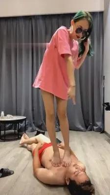 【弯弯小阿姨】大皮靴伺候-香蕉喂食-酸奶保养 G-210709-19