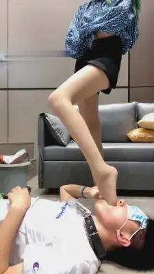 【弯弯小阿姨】精神小妹把路人抓回家暴虐 G-210708-30