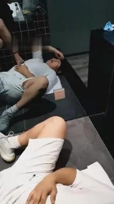 【乐爷】江景酒店调教-浴缸羞辱双奴 G-210712-8