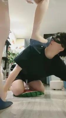 【咩祖】留学生跪下犯贱做狗 G-210721-7