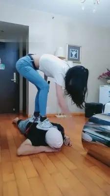 白斑马踩踏/手脚耳光/舔鞋底/深喉/坐脸窒息/踩踏喂食 G-210726-25