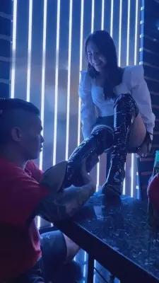 【三三】KTV长靴踩踏调教 G-210727-2