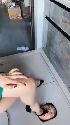 【歌迪丝】囚禁母狗舔吃脏鞋 G-210731-13