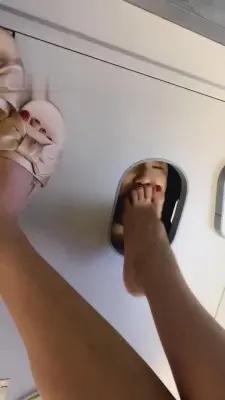 【歌迪丝】囚禁母狗做人体洗脚器 G-210728-16