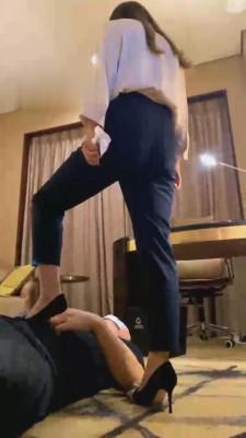 【乔安】强迫素人吃卫生巾 G-210805-10