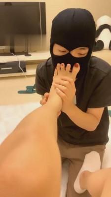 【路子】大学狗爬上门求虐口水踩踏 G-210803-18