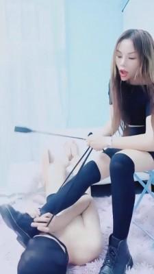 【余香】叛逆学生给老师下药调教 G-210803-16