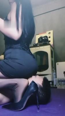 【魅大大】固定囚禁-黑丝美腿虐杀时刻