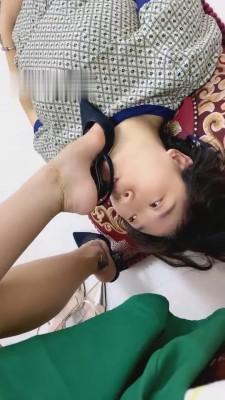 【歌迪丝】母狗做人肉脚垫【上】 G-210805-20