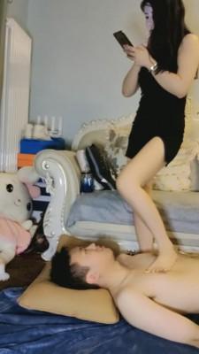 【仙飒】脚深喉全体重踩脸 G-210808-4