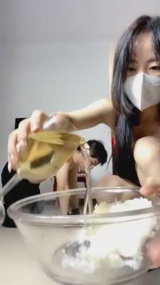 【小乔】强制圣水泡饭喂食 G-210811-7