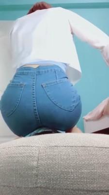 【绘子sama】萝莉主坐脸强制窒息 G-210808-25