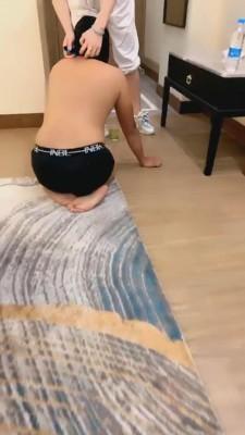 【丹丹】运动女神暴揍贱狗-暴力耳光踢裆圣水 G-210814-14