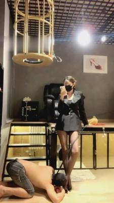 【宇婉莹】超强教室-喂食舔鞋机器 G-210813-20